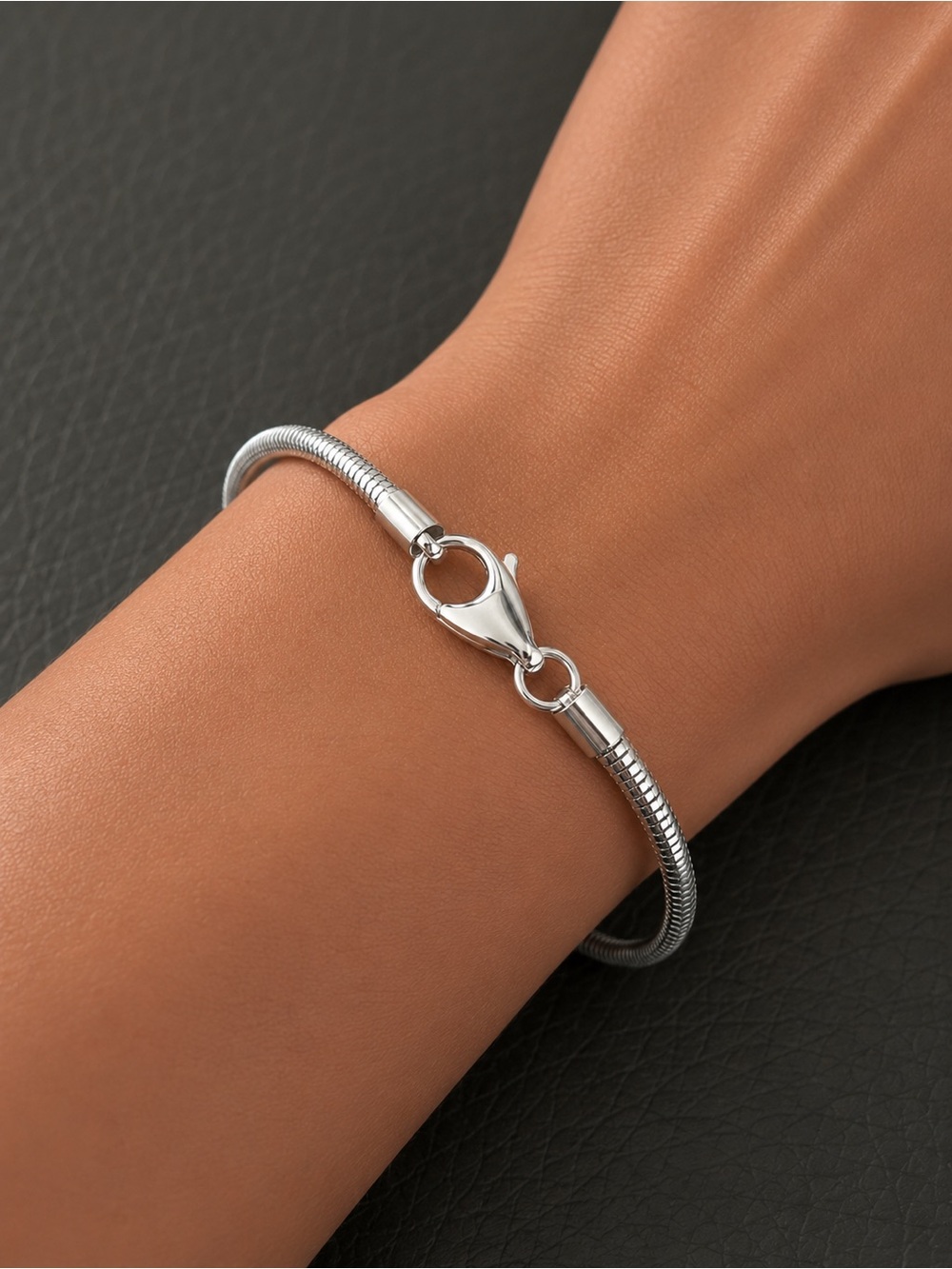Sterling Silver Snake Chain Bracelet Lobster Clasp 8.5 Inches 7.5 Grams - Picture 2 of 4